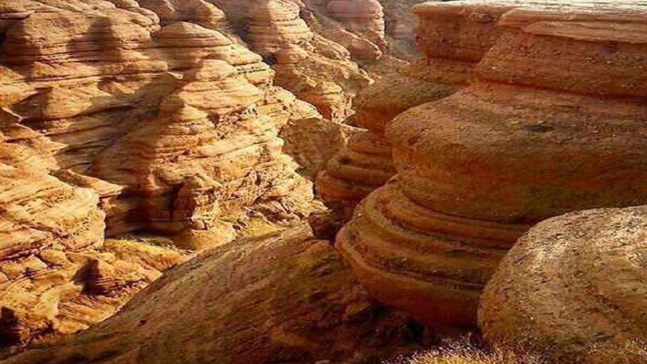دره&zwnj;ای سرخ با طبیعتی سرسبز در خراسان رضوی + عکس