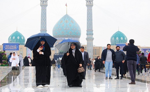 حال و هوای بارانی مسجد جمکران در نیمه شعبان