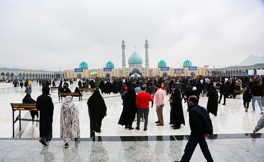 حال و هوای بارانی مسجد جمکران در نیمه شعبان