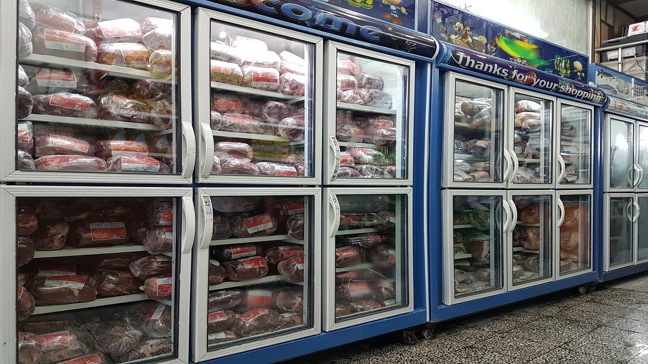 تداوم توزیع گوشت با قیمت مصوب دولتی در آذربایجان غربی
