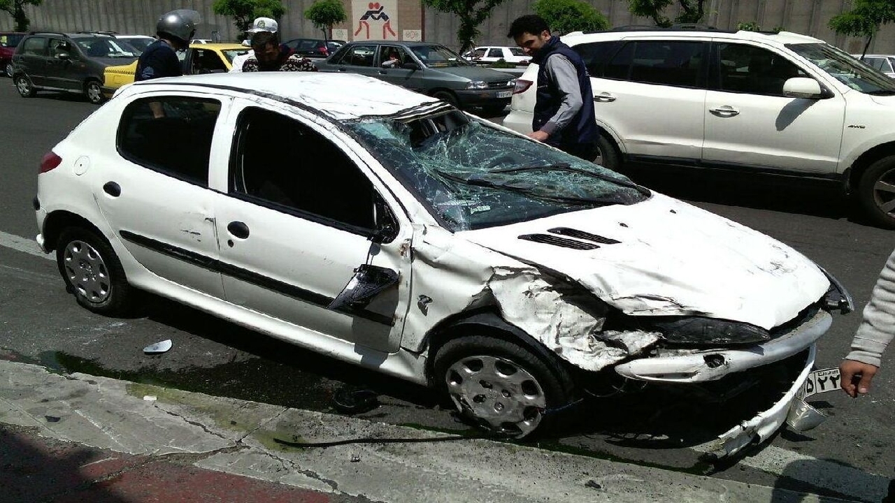 فوت و مجروحیت شش نفر بر اثر تصادف دو خودروی ۲۰۶