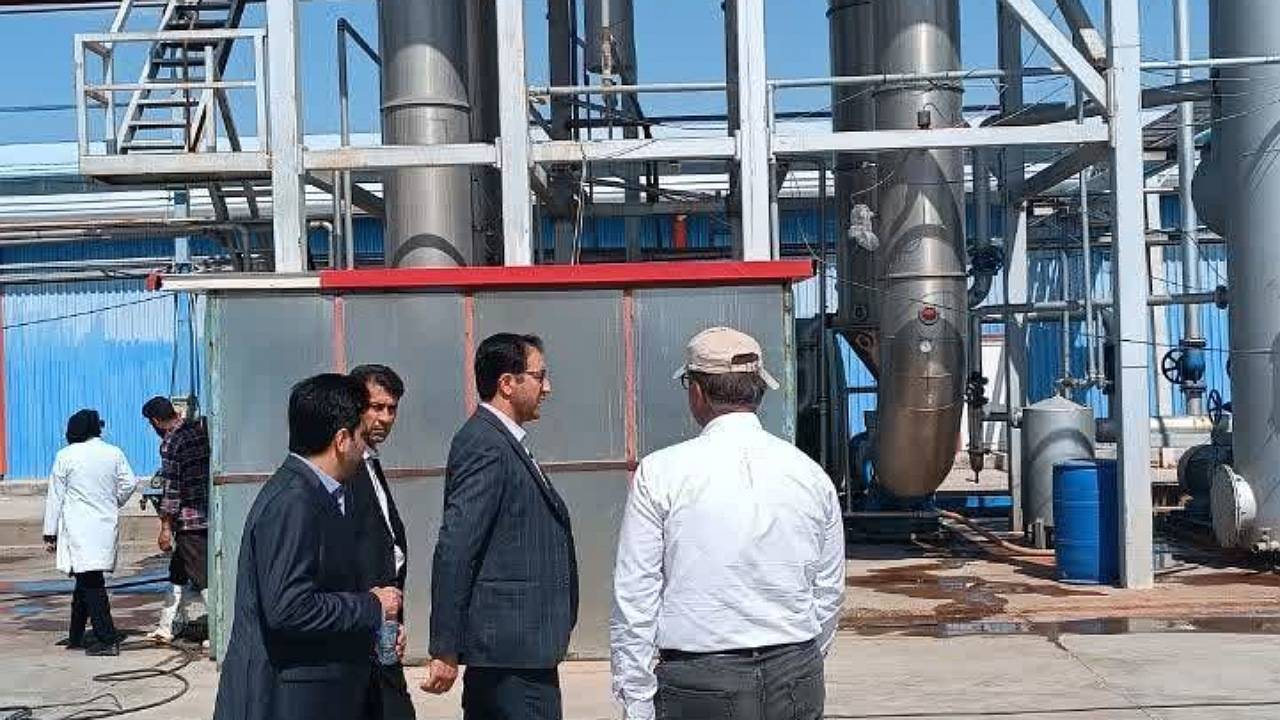 به مطالبات کارگران کارخانه مواد غذایی عنبرآباد رسیدگی شد