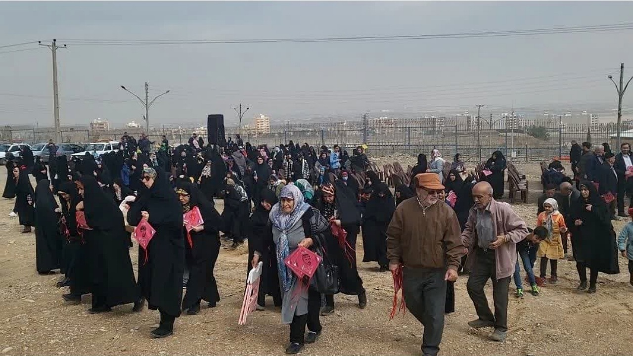 نهال‌کاری خانوادگی به پاسداشت ۶۰۰ شهید منطقه ۲ اصفهان