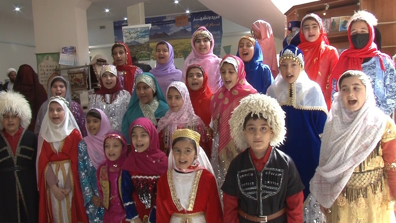 نمایش همدلی در نخستین جشنواره اقوام پنجگانه فریدونشهر