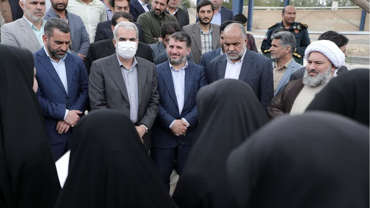 سفر وزیر آموزش و پرورش به شهرستان ابرکوه و بررسی طرح‌های نیمه تمام آموزشی