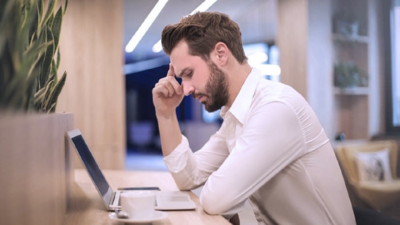 چطور با سندروم فومو مقابله کنیم؟ + فیلم
