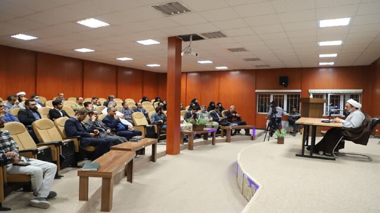 رسانه تجلی‌گاه وحدت باشد و فراقومی و فرامذهبی عمل کند
