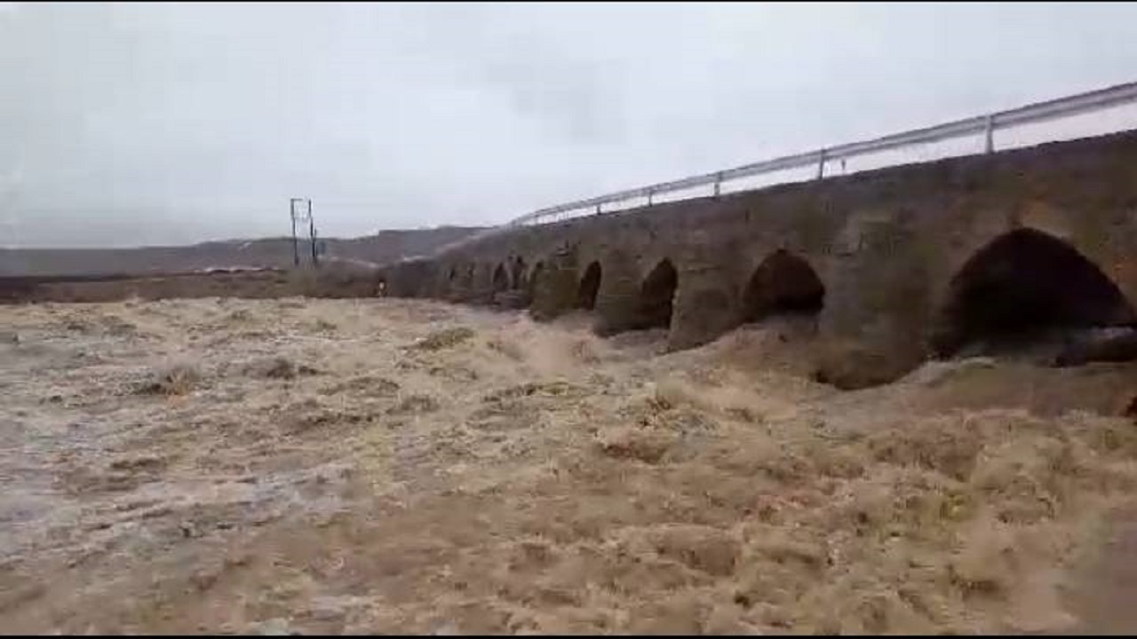 طغیان زاینده‎رود در پل تاریخی اورگان چادگان + فیلم