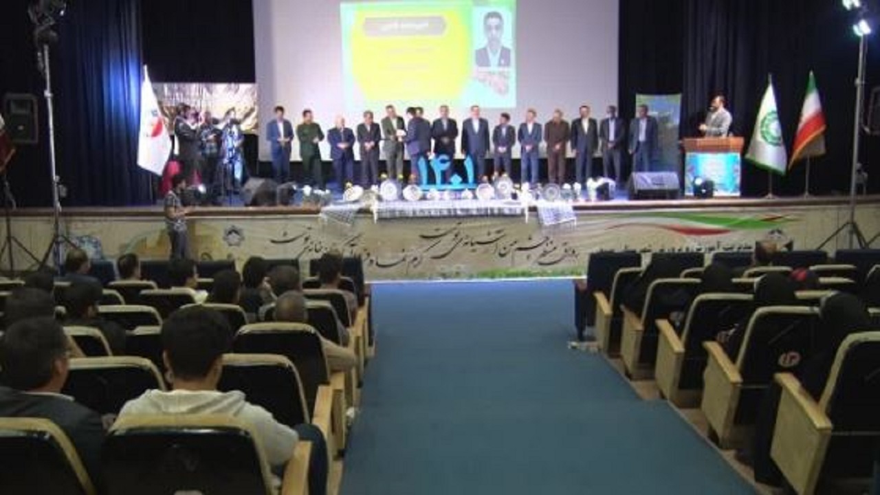 تجلیل از برترین‌های کنکور در میبد