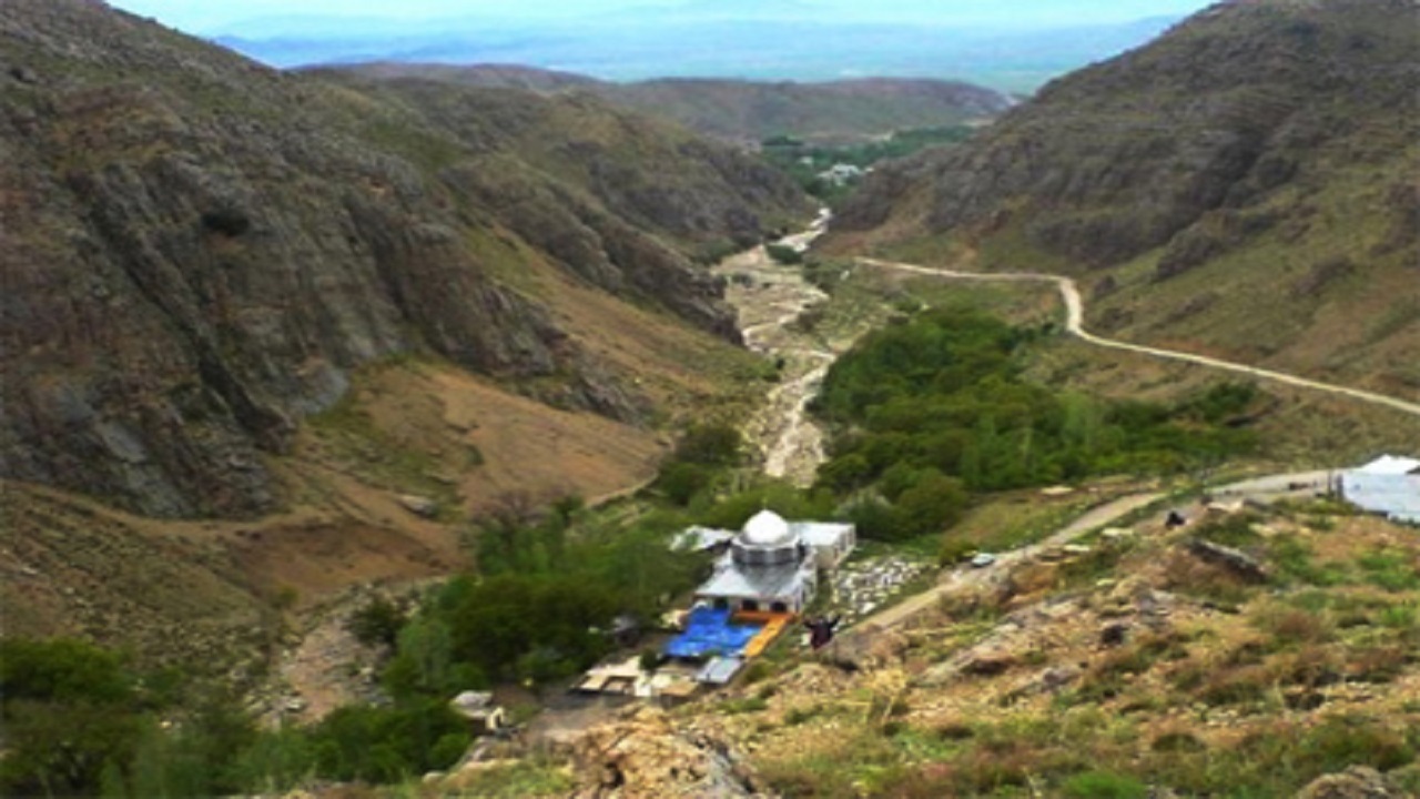 بهشتی در امتداد رشته کوه های بینالود