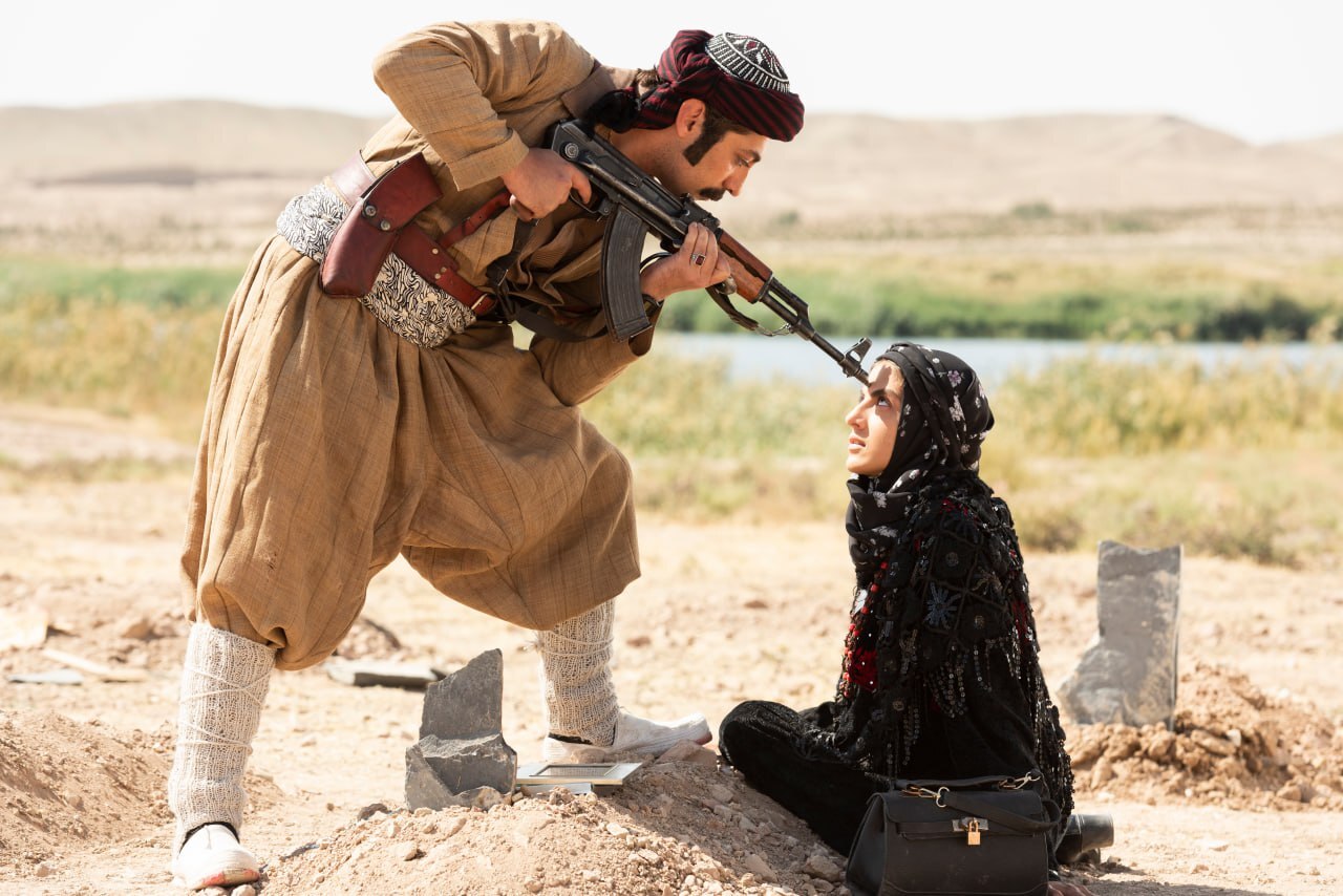 پوستر فیلم &laquo;غریب&raquo; رونمایی شد