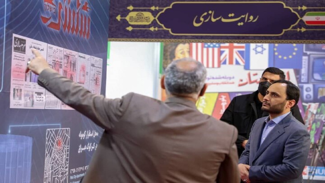 بهادری جهرمی از نمایشگاه روایت میدان بازدید کرد