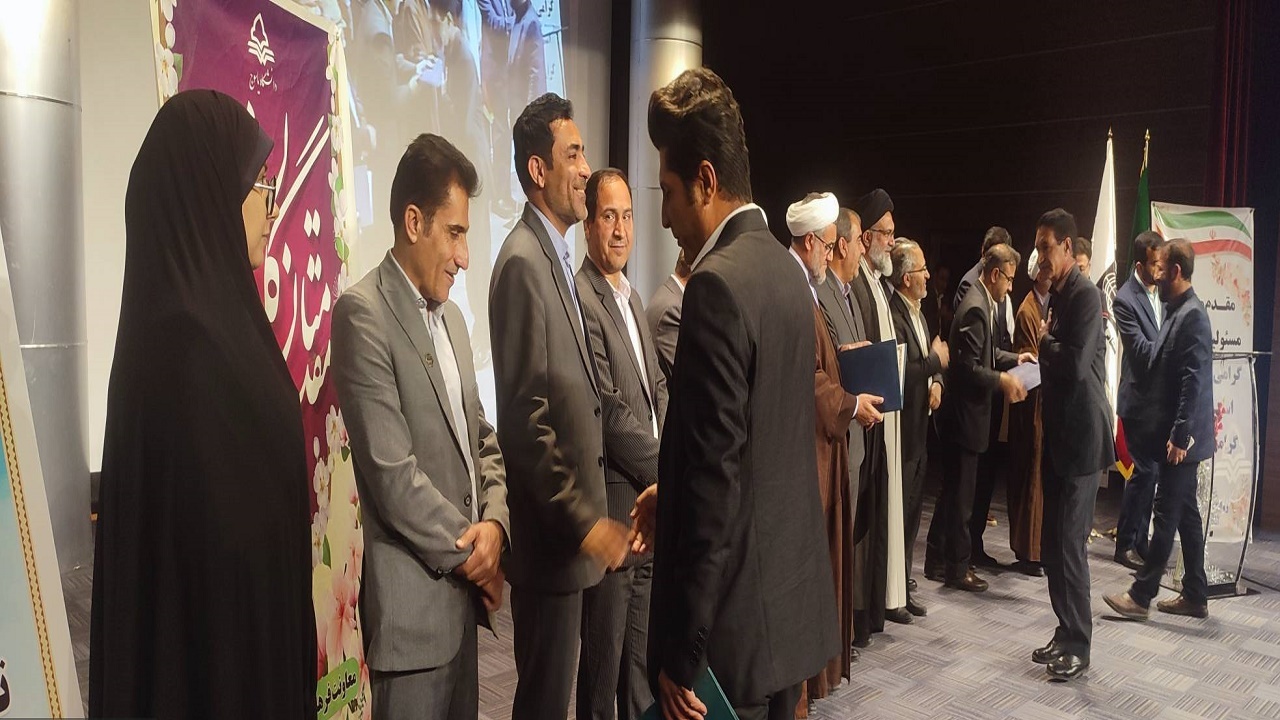تجلیل از برترین های پنجمین اجلاس استانی نماز