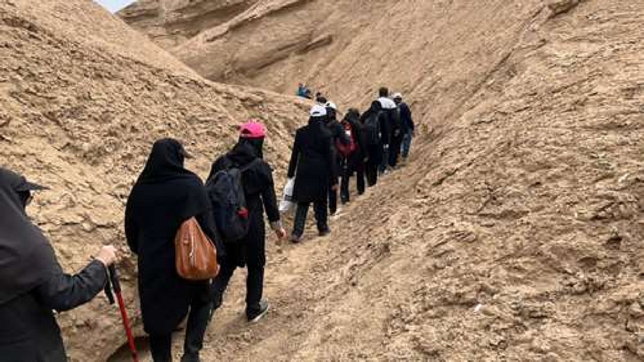 کویر نوردی دانشگاهیان دانشگاه سمنان در کویر میرک
