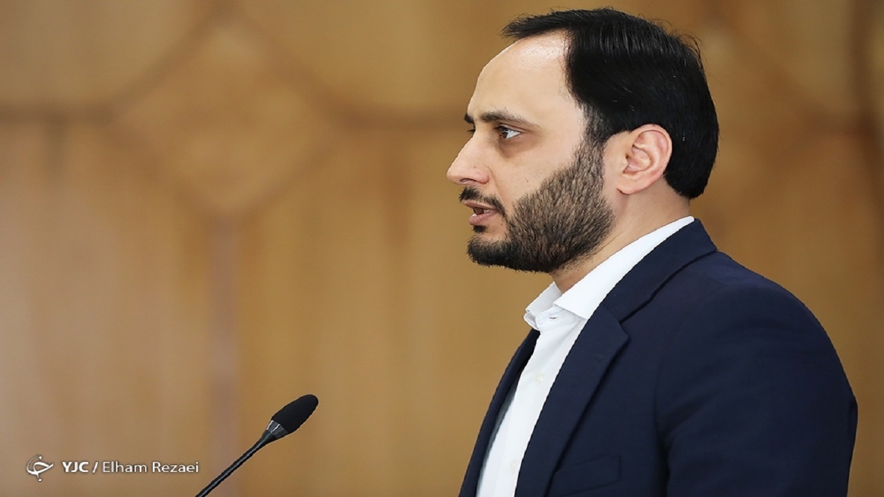 منع کلیه دستگاه‌های اجرایی از خرید هرگونه محصول و خدمات مشابه غیر داخلی در حوزه فناوری اطلاعات