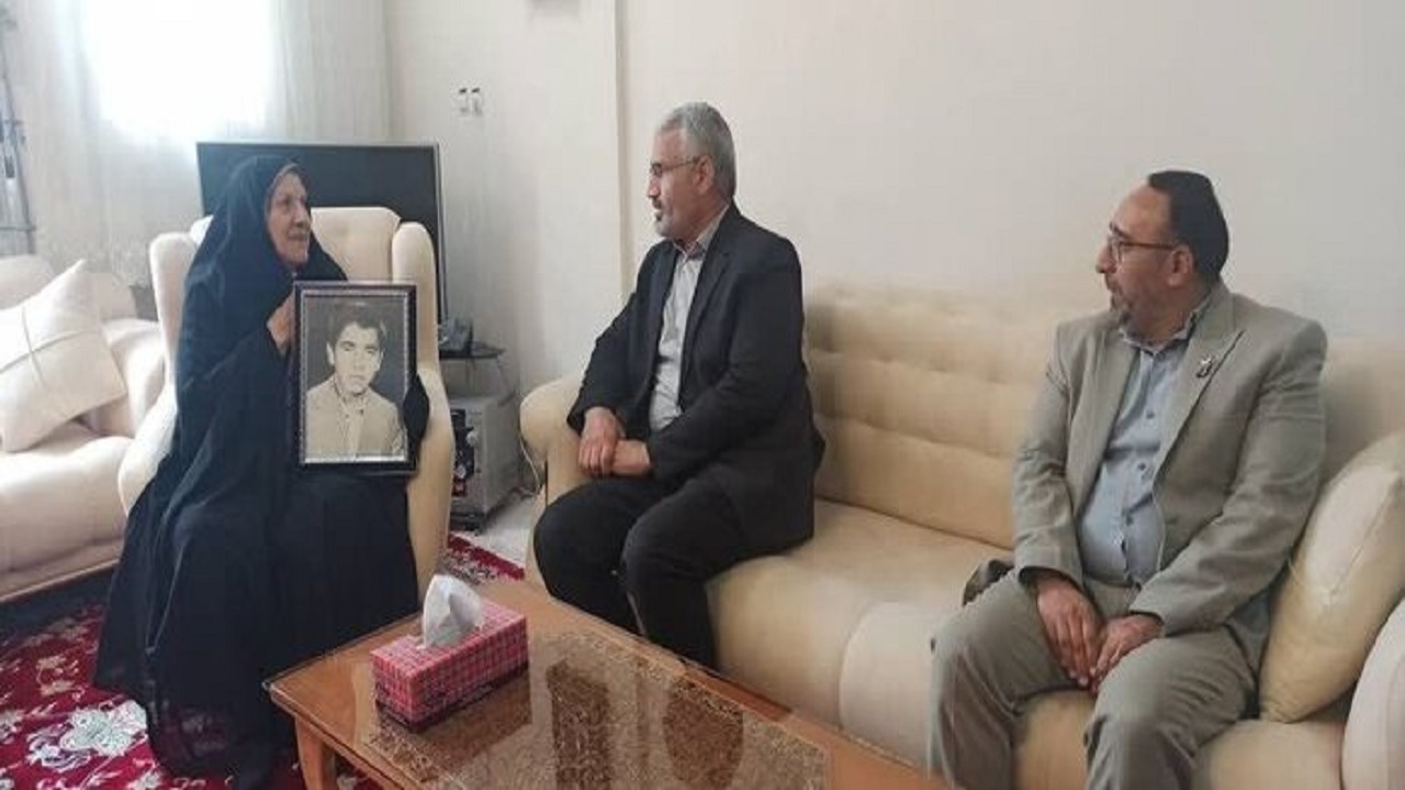 دیدار با ۲ هزار خانواده شهید در چهارمحال وبختیاری