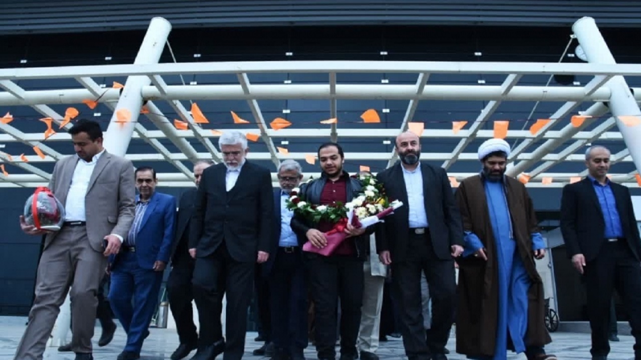 
استقبال استاندار گلستان از قهرمان مسابقات جهانی قرآن + تصاویر