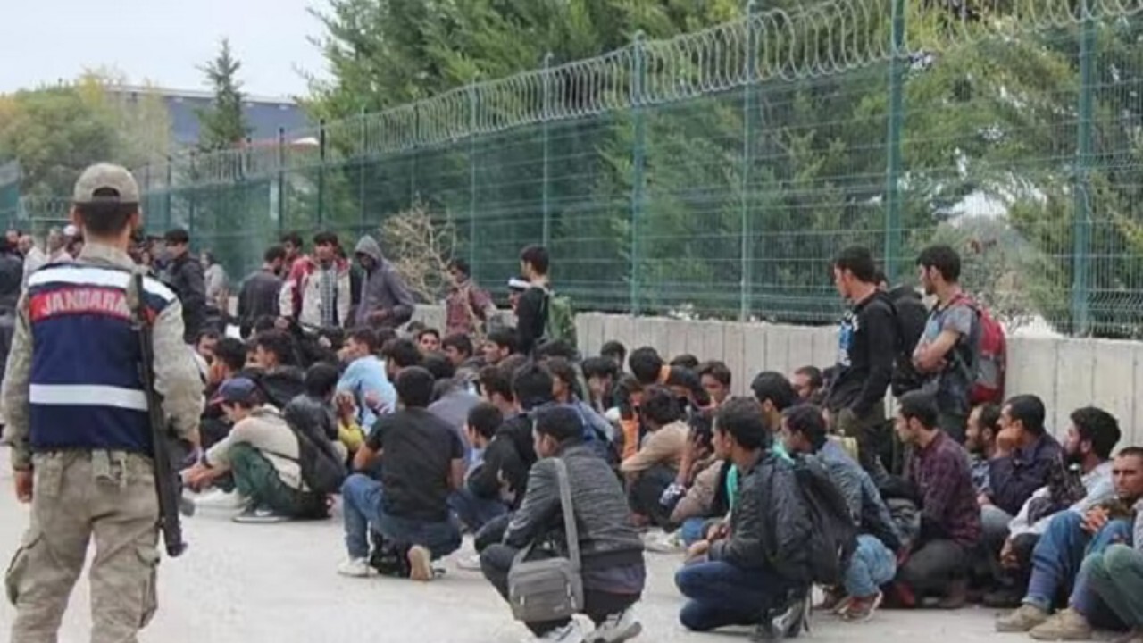 اخراج بیش از ۲۱ هزار مهاجر خارجی از ترکیه