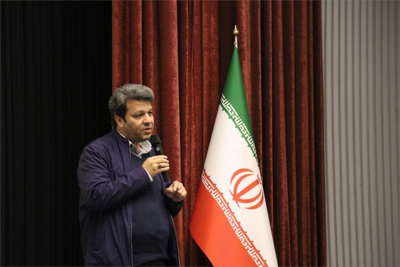 تجلیل وزارت فرهنگ از جمعی از خانواده شهدای مدافع حرم و امنیت