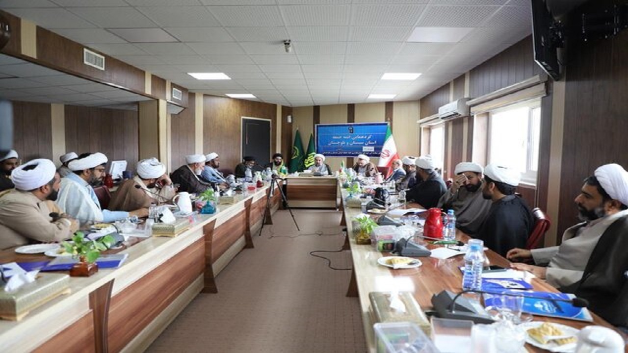 نگاه تمدنی و تعاملی با پیروان همه مذاهب در عین دفاع از حقانیت دین و مذهب