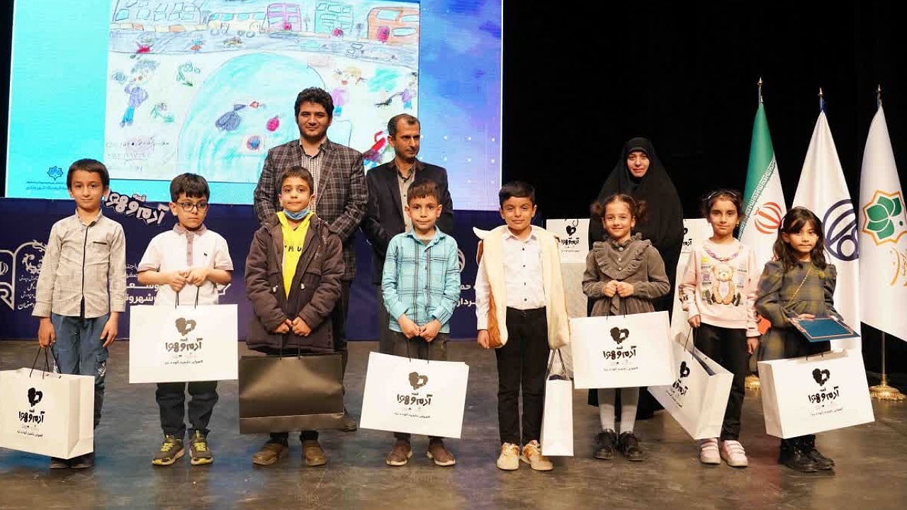آسمان آبی، آرزویی که دانش آموزان اصفهانی نقاشی کردند
