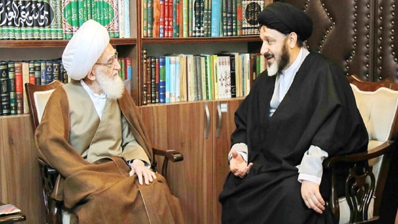 طلاب نخبه را به جامعه معرفی کنید/ فضلای حوزه سربازان امام زمان (عج) هستند
