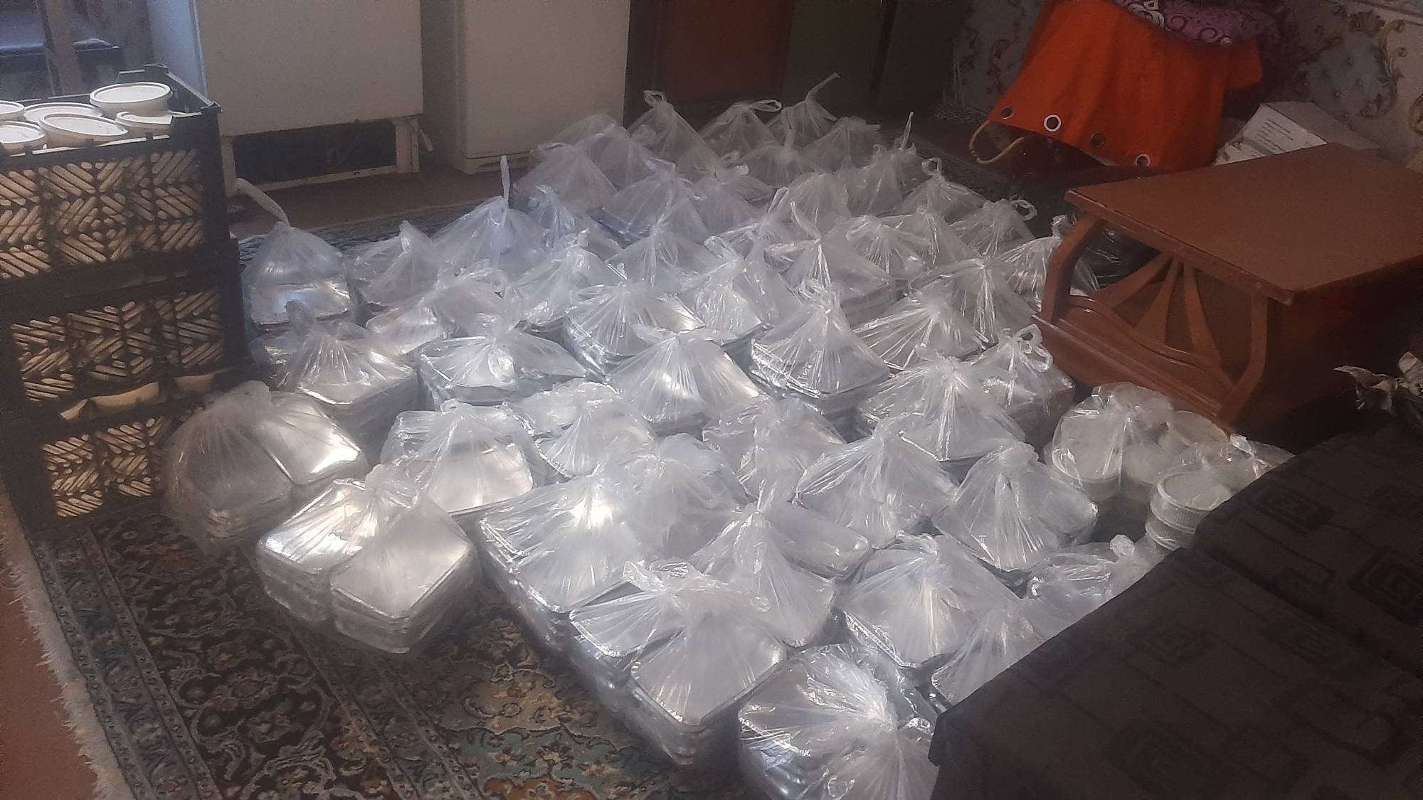 توزیع ۷۵۰ پرس غذای گرم به اهالی روستای قلعه چنعان + تصاویر