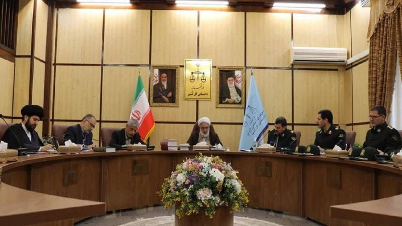باید خلاء‌های قانونی در مبارزه با قاچاقچیان موادمخدر مورد بازبینی قرار گیرد