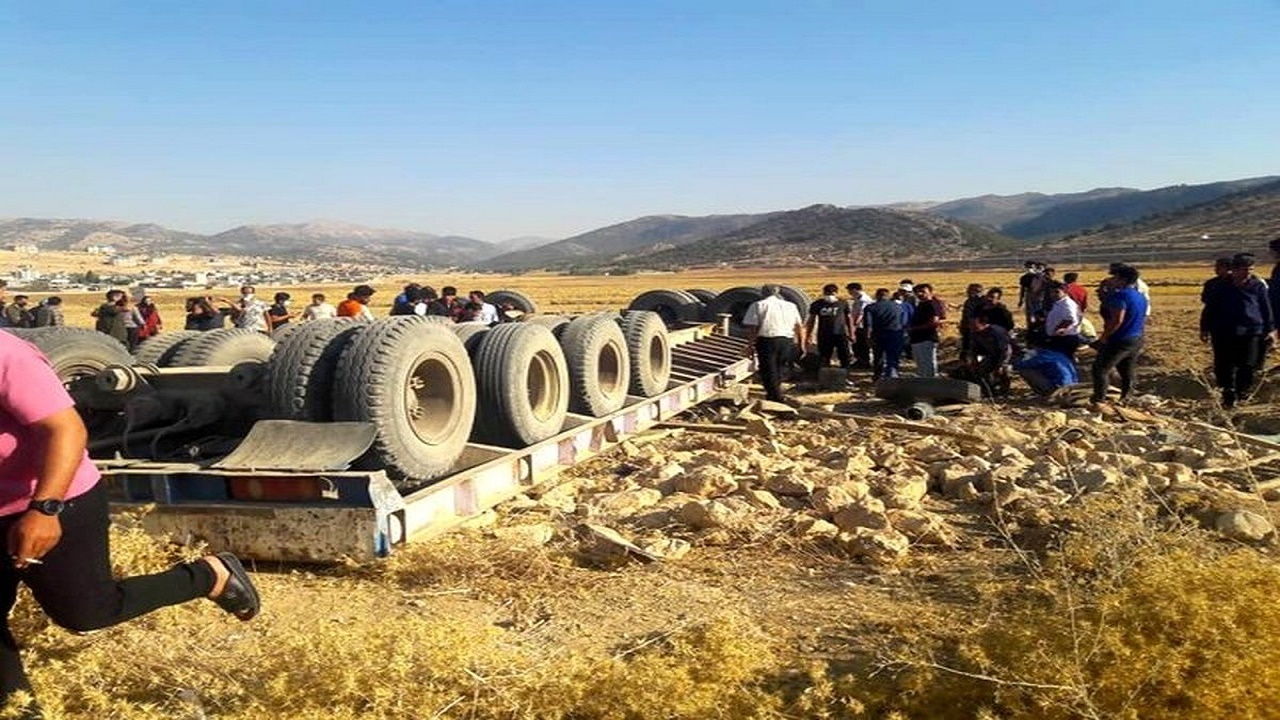 واژگونی تریلر در محدوده پلیس راه یاسوج - شیراز