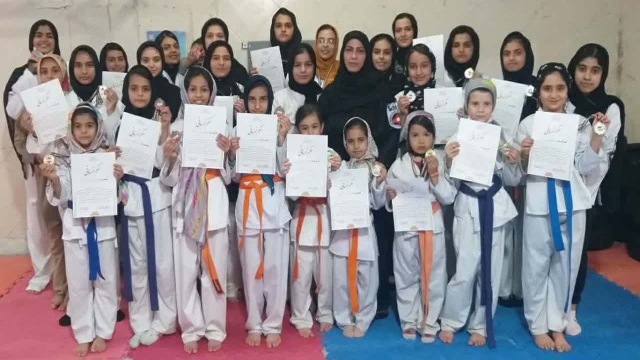 برگزاری مسابقه کیوکوشین کاراته با حضور دختران نوجوان بسیجی