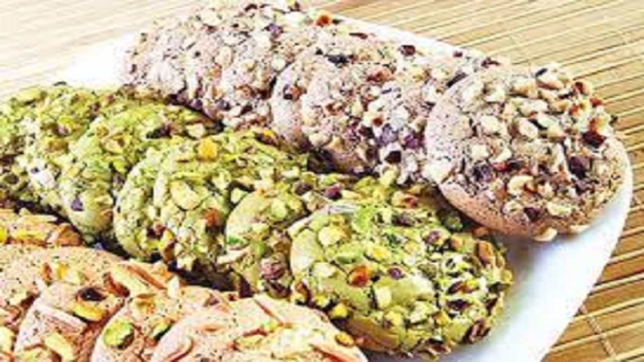 قرابیه شیرینی سنتی و خوشمزه تبریز قرابیه شیرینی سنتی و خوشمزه تبریز