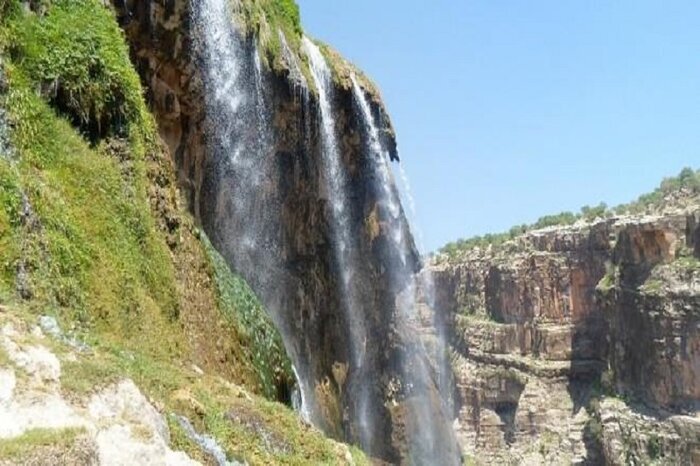 کمر دوغ، آبشاری زیبا