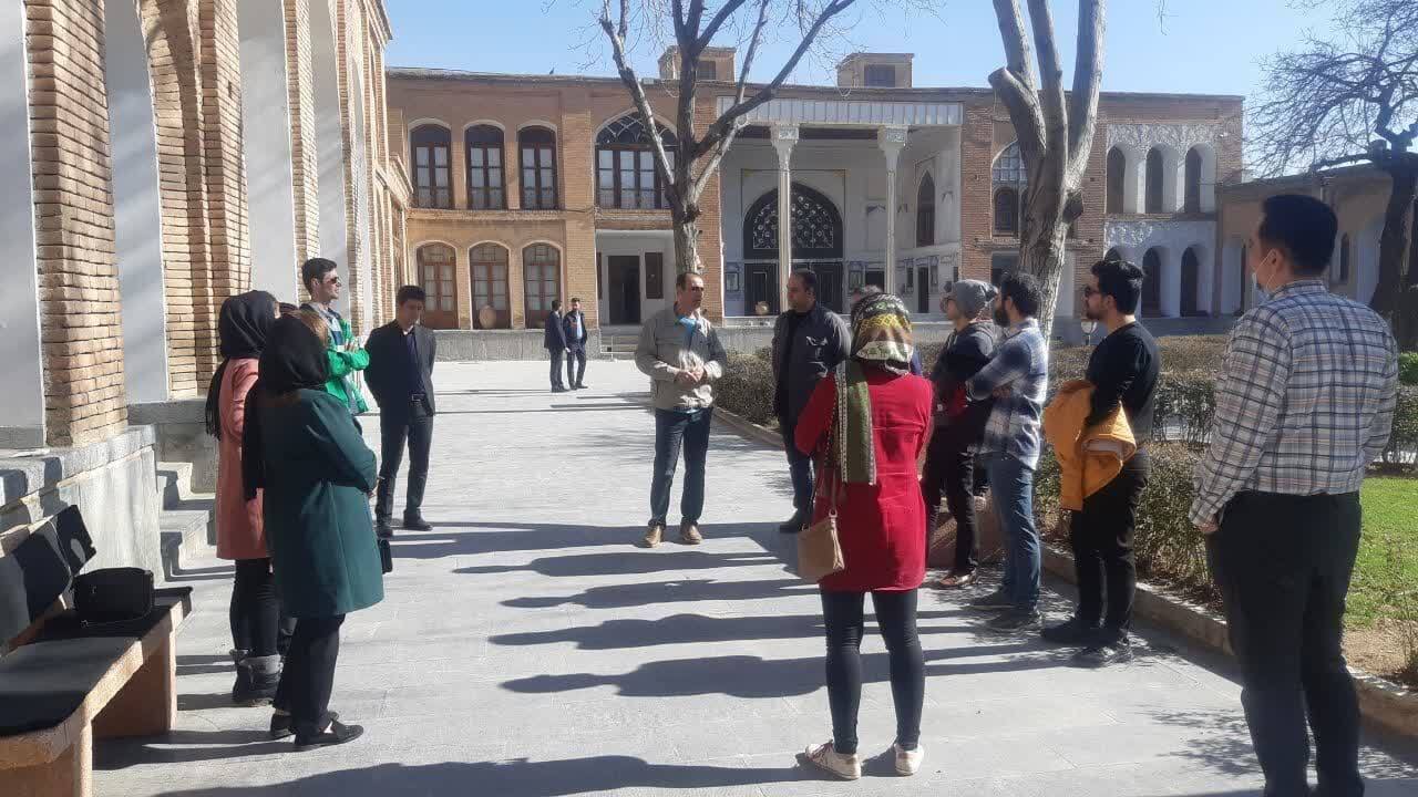 استقرار راهنمایان گردشگری کردستان در اماکن تاریخی و گردشگری