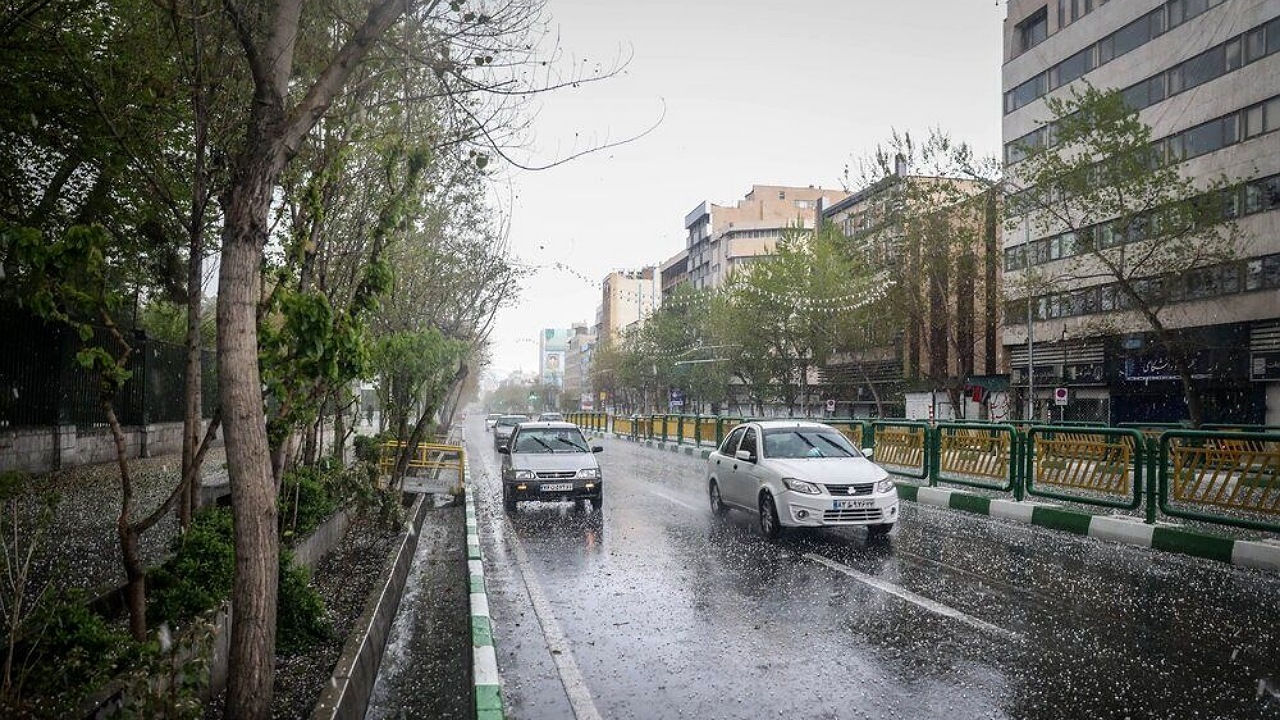 معابر پایتخت لغزنده و خلوت است