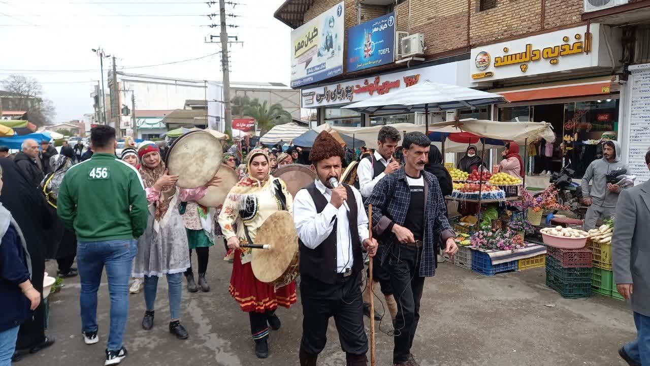 بازار محلی بهنمیر فرصتی برای آشنایی با فرهنگ شمال کشور+ فیلم