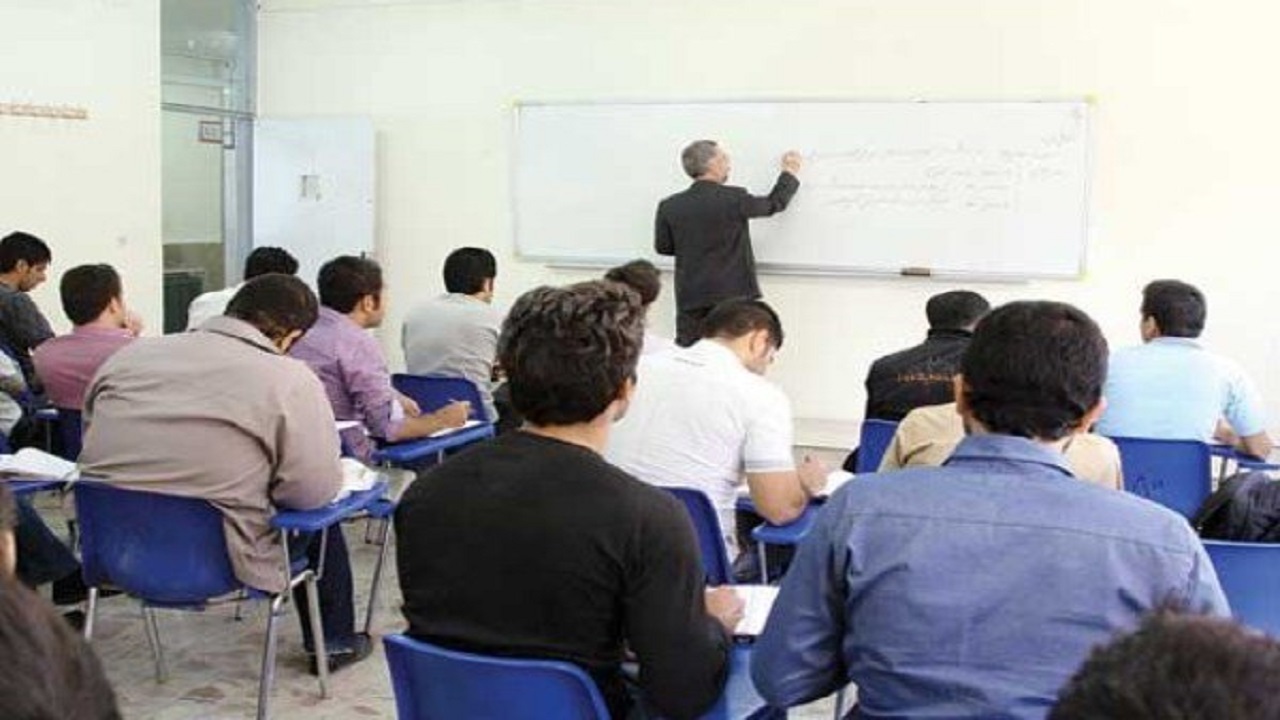 اساتید حق التدریس دانشگاه آزاد ماهشهر در انتظار دریافت حقوق