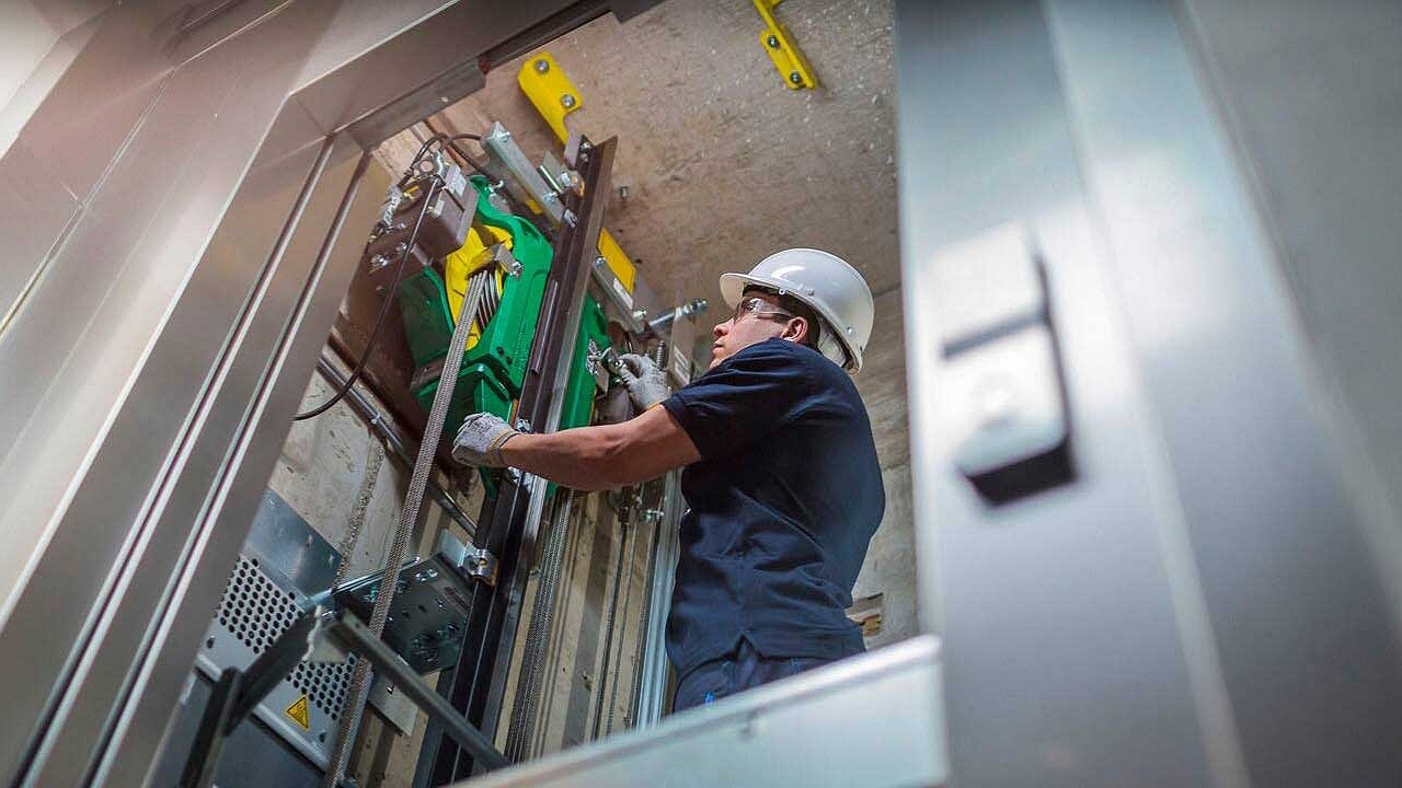 مهر و موم آسانسور‌های غیراستاندارد در کاشان