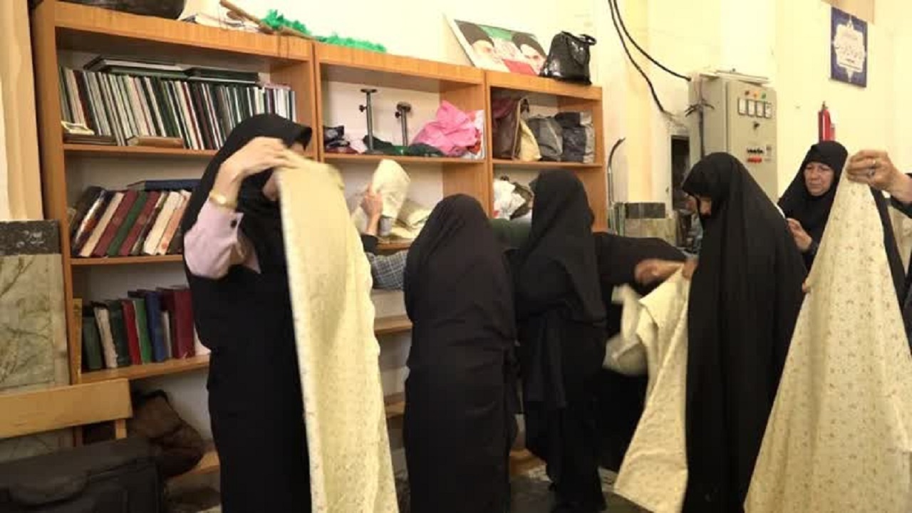غبار روبی مساجد بافق در آستانه ماه رمضان