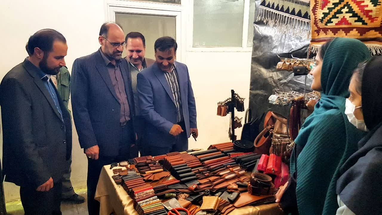 افتتاح نمایشگاه صنایع دستی در بوئین زهرا