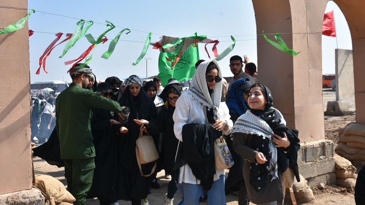 گردشگران در پادگان شهید حبیب الهی اهواز + تصاویر