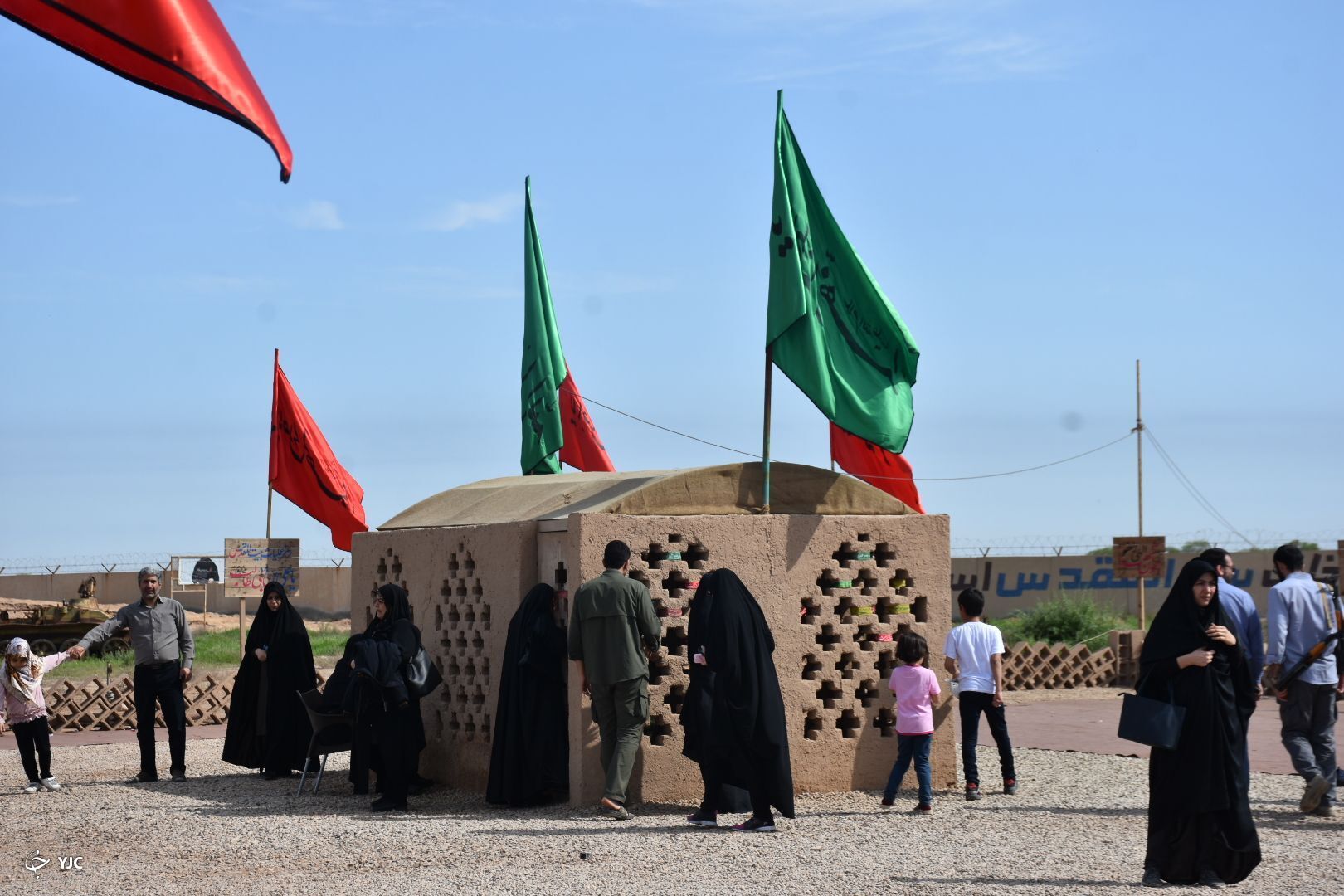 گردشگران در پادگان شهید حبیب الهی اهواز + تصاویر