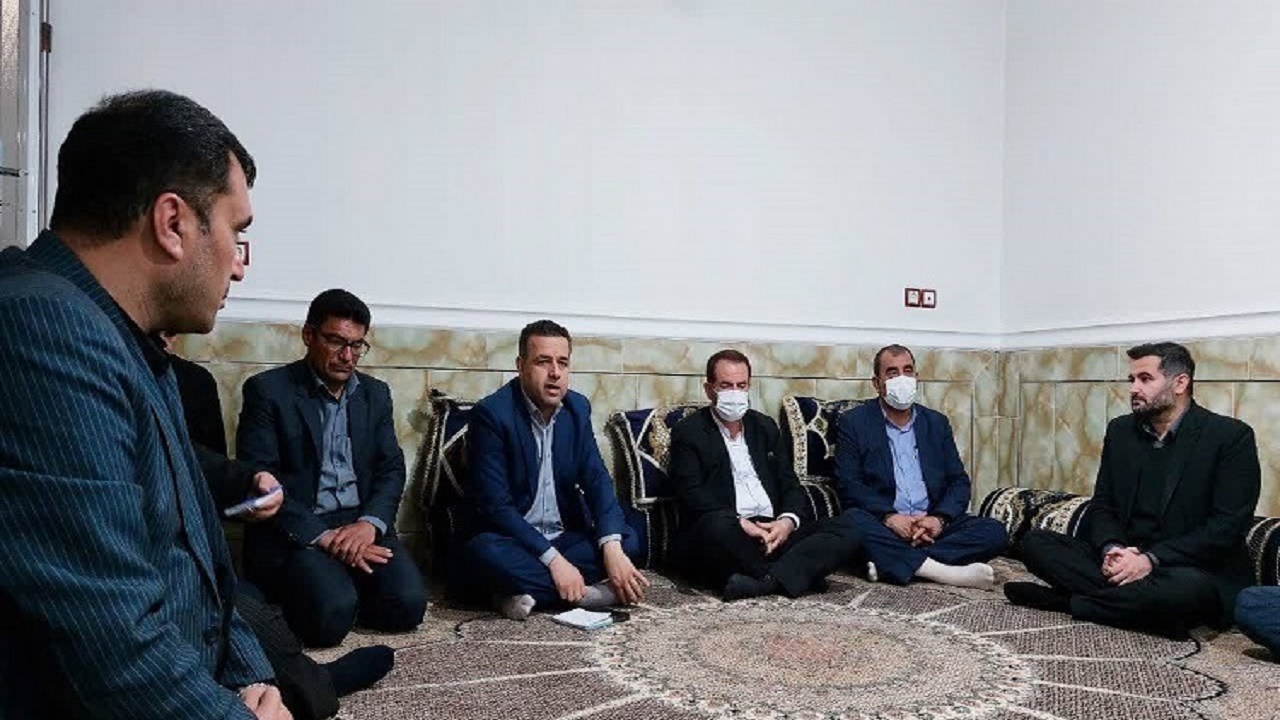 استاندار کهگیلویه و بویراحمد با خانواده شهید دوران دفاع مقدس دیدار کرد
