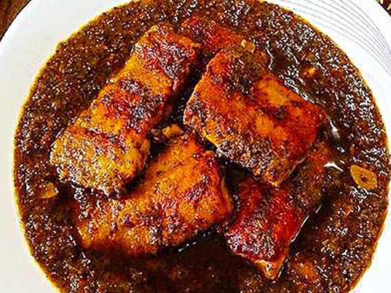 ماهی خورشتی یا قلیه ماهی