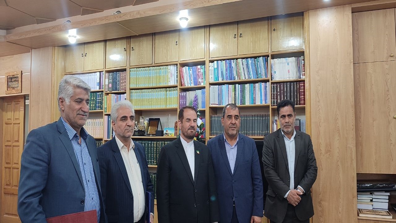 استاندار کهگیلویه و بویراحمد از دو فرماندار برتر استان تجلیل کرد