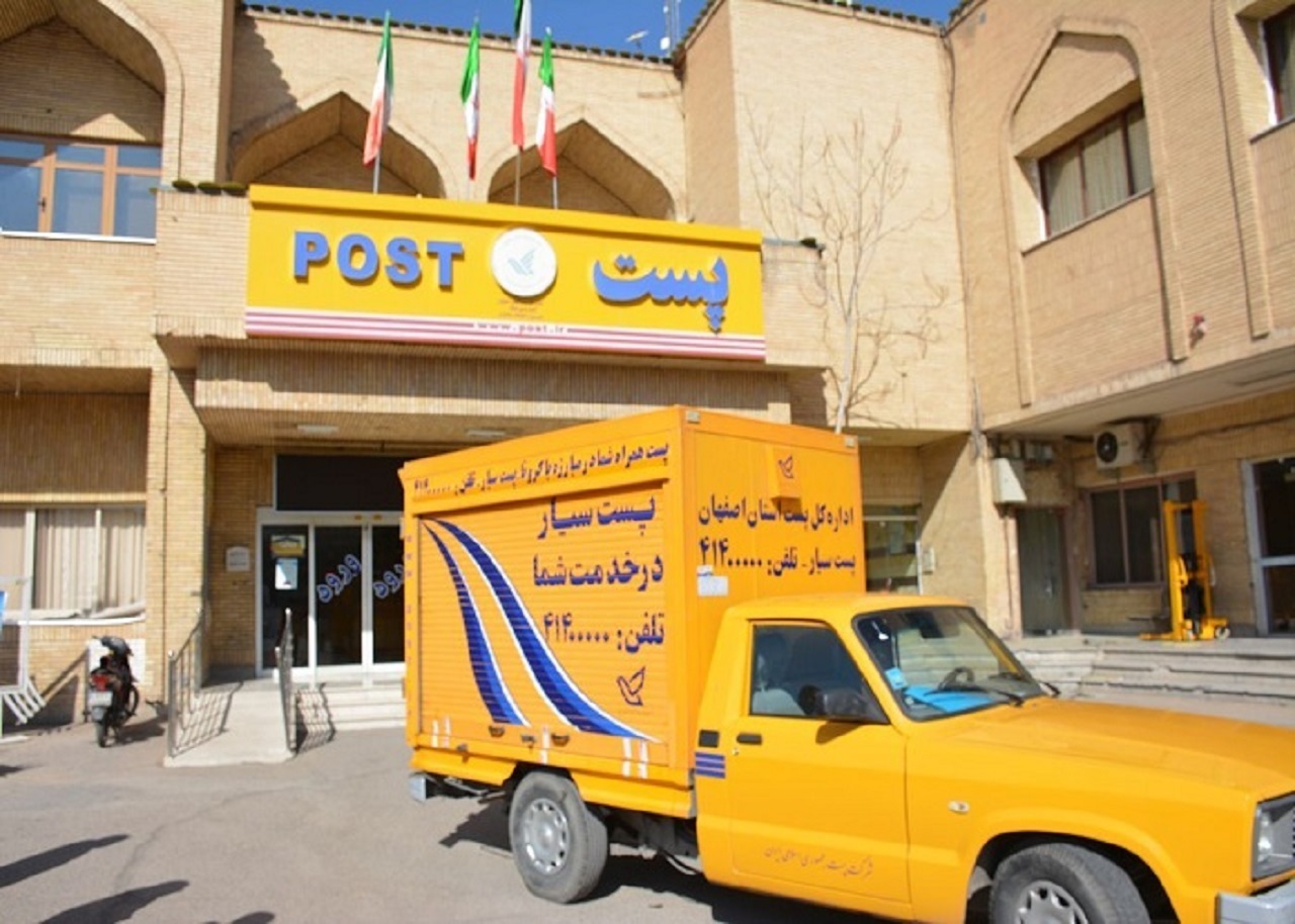 اداره پست بعدازظهر ها هم به مراجعه کنندگان خدمات رسانی می کند