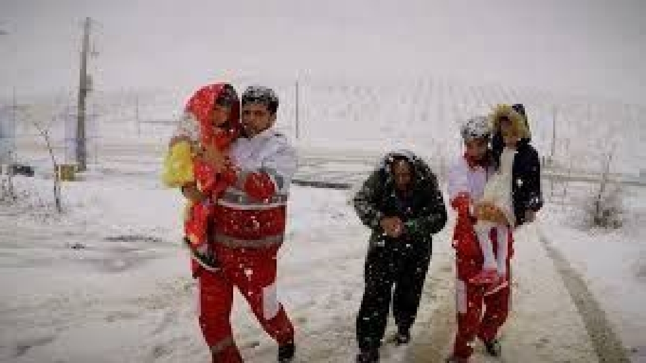 گرفتار شدگان در برف در شهرستان الیگودرز اسکان داده شدند
