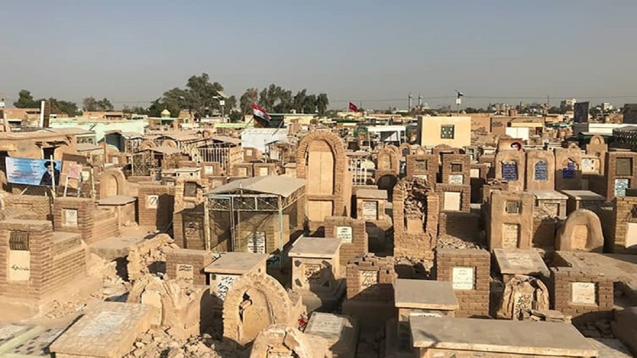 نمایی از قبرستان وادی السلام به روایت تصاویر