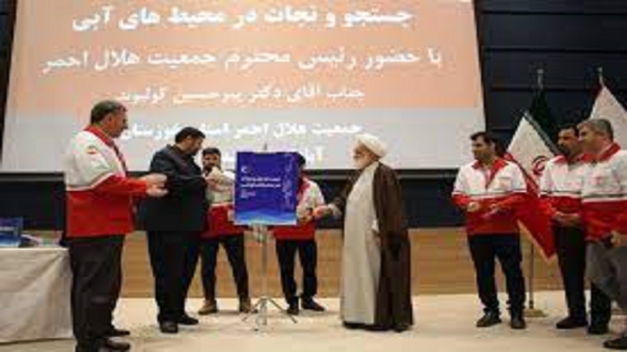 کتاب جستجو و نجات در محیط‌های آبی در آبادان رونمایی شد