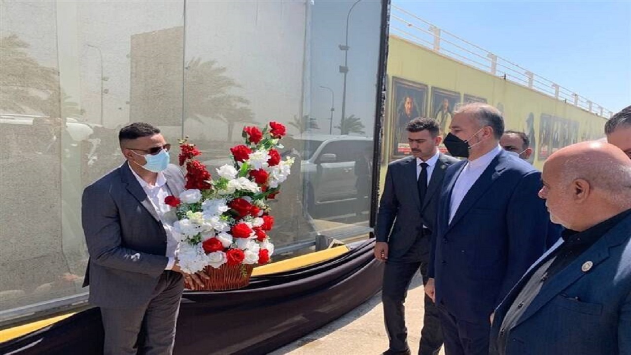 ادای احترام امیرعبداللهیان به سردار سلیمانی در بدو ورود به بغداد