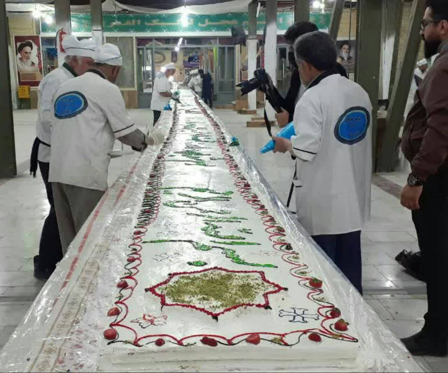 پخت کیک ۱۱۰ متری در کرمان